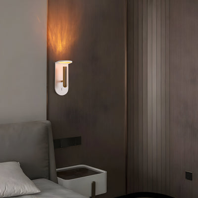 NordiFlame – Einstellbare nordische LED-Wandleuchte mit Flammeneffekt