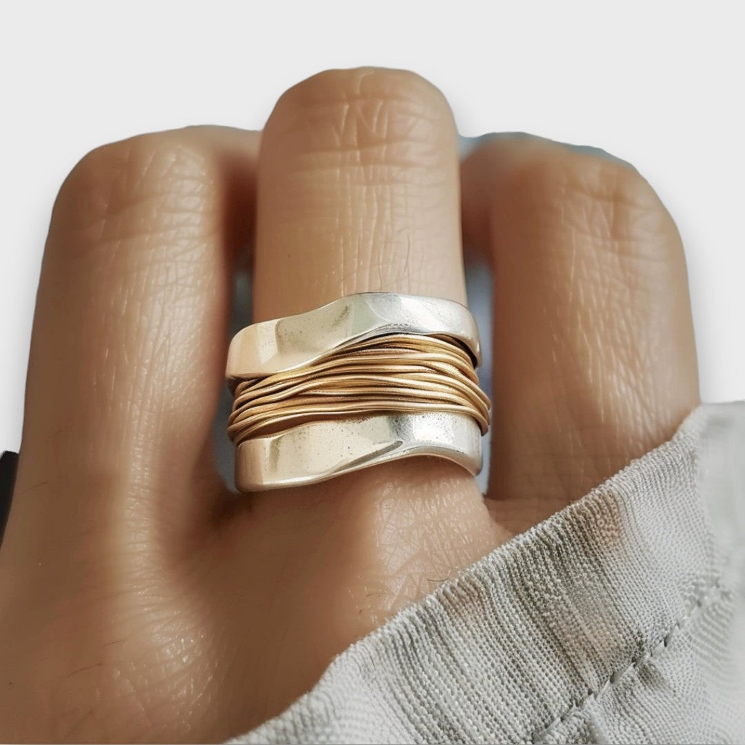 Ellara – Silberring mit Golddraht