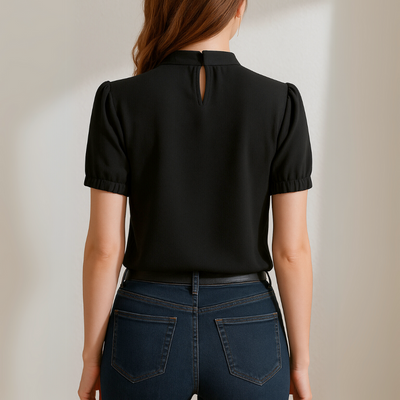 Inge™ | Schwarze Plisseebluse mit geschlitzten Ärmeln