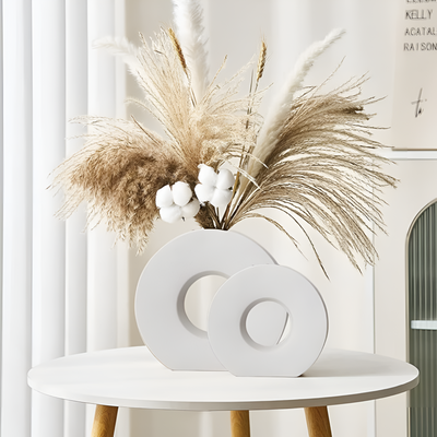 DecoraForm skulptierte Keramische Akzentvase – Moderner Handgefertigter Blickfang