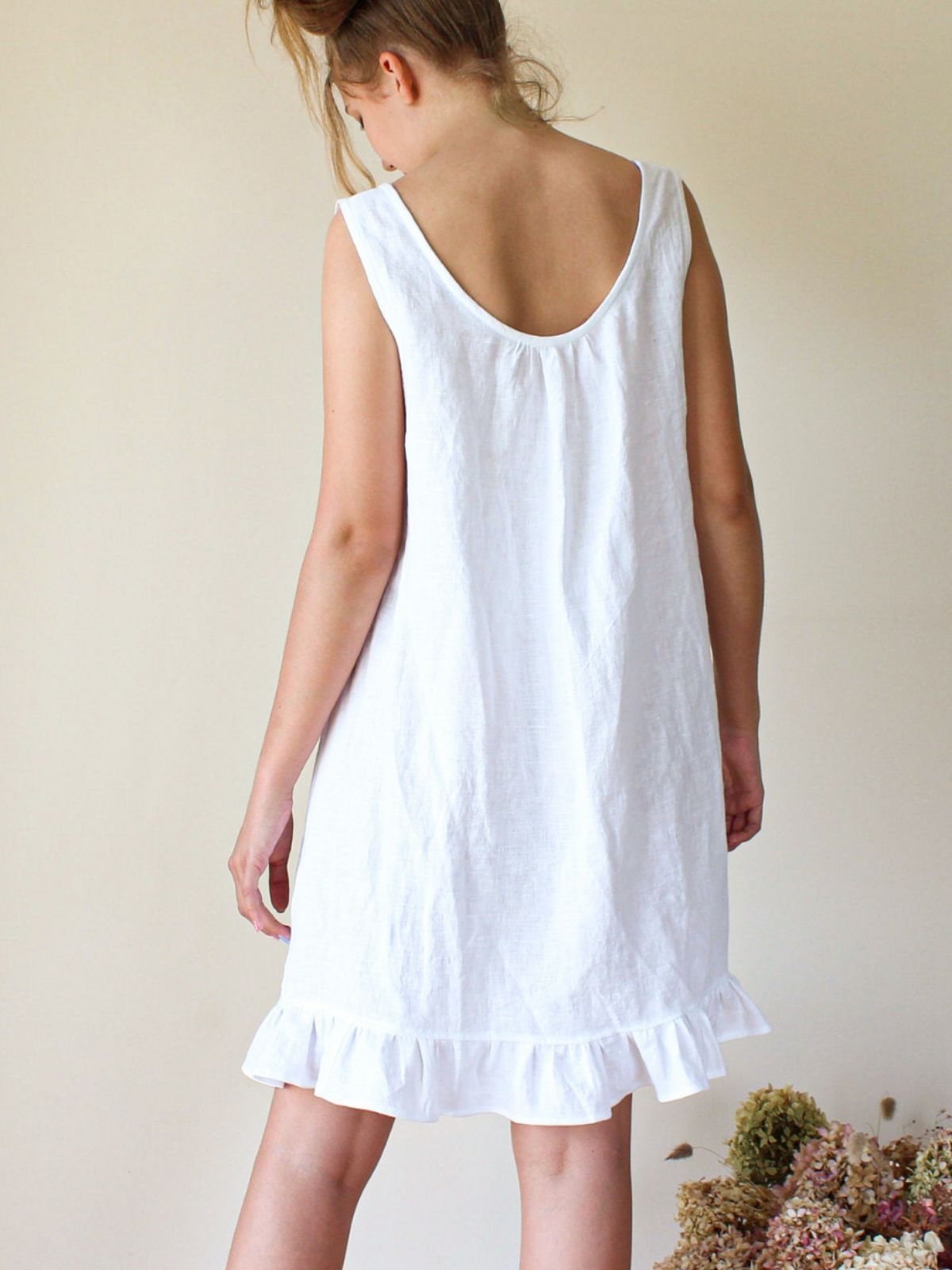 Paula - Ärmelloses Minikleid mit Rüsche für sonnige Tage