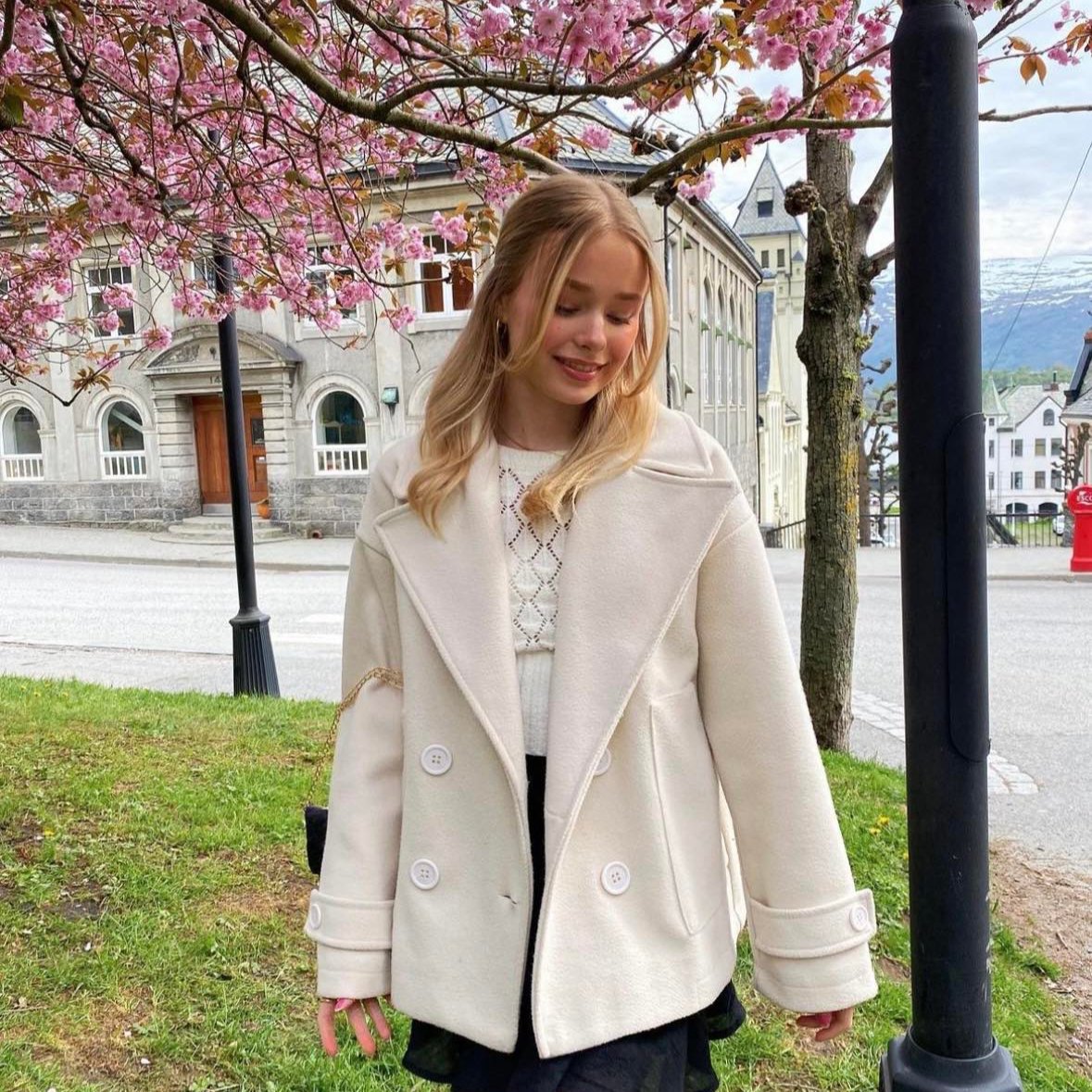 Sarah - Modische cropped Jacke