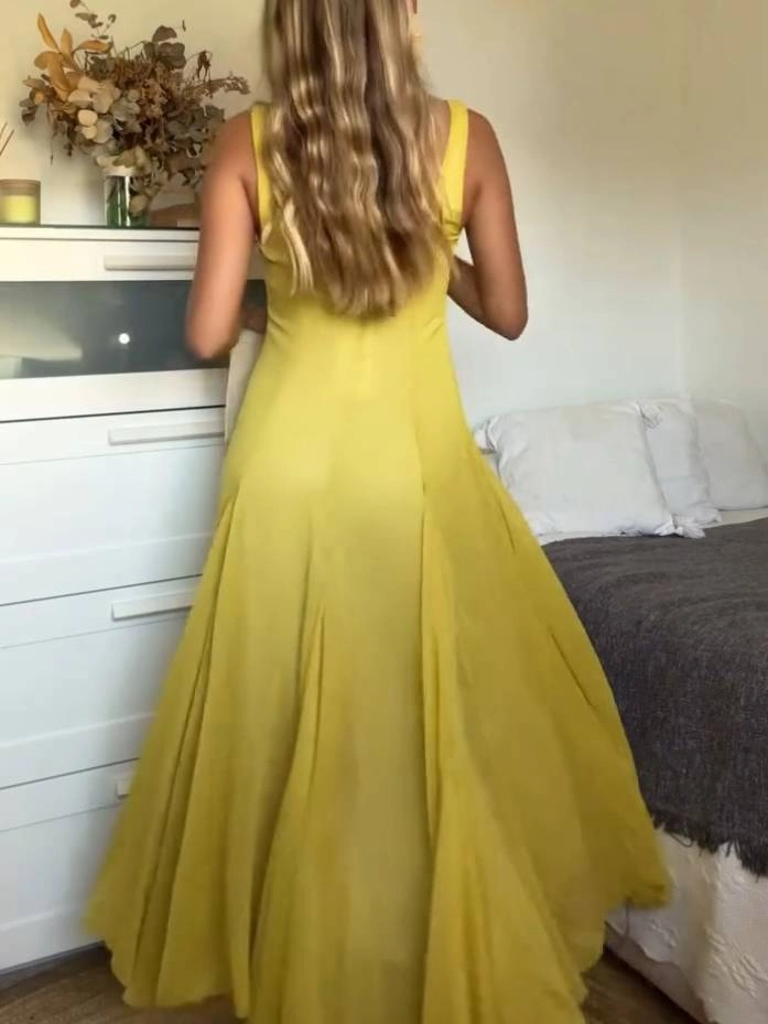 Elora Boho-Chic Lange Sommerkleid mit Trägern und quadrilliertem Halsausschnitt