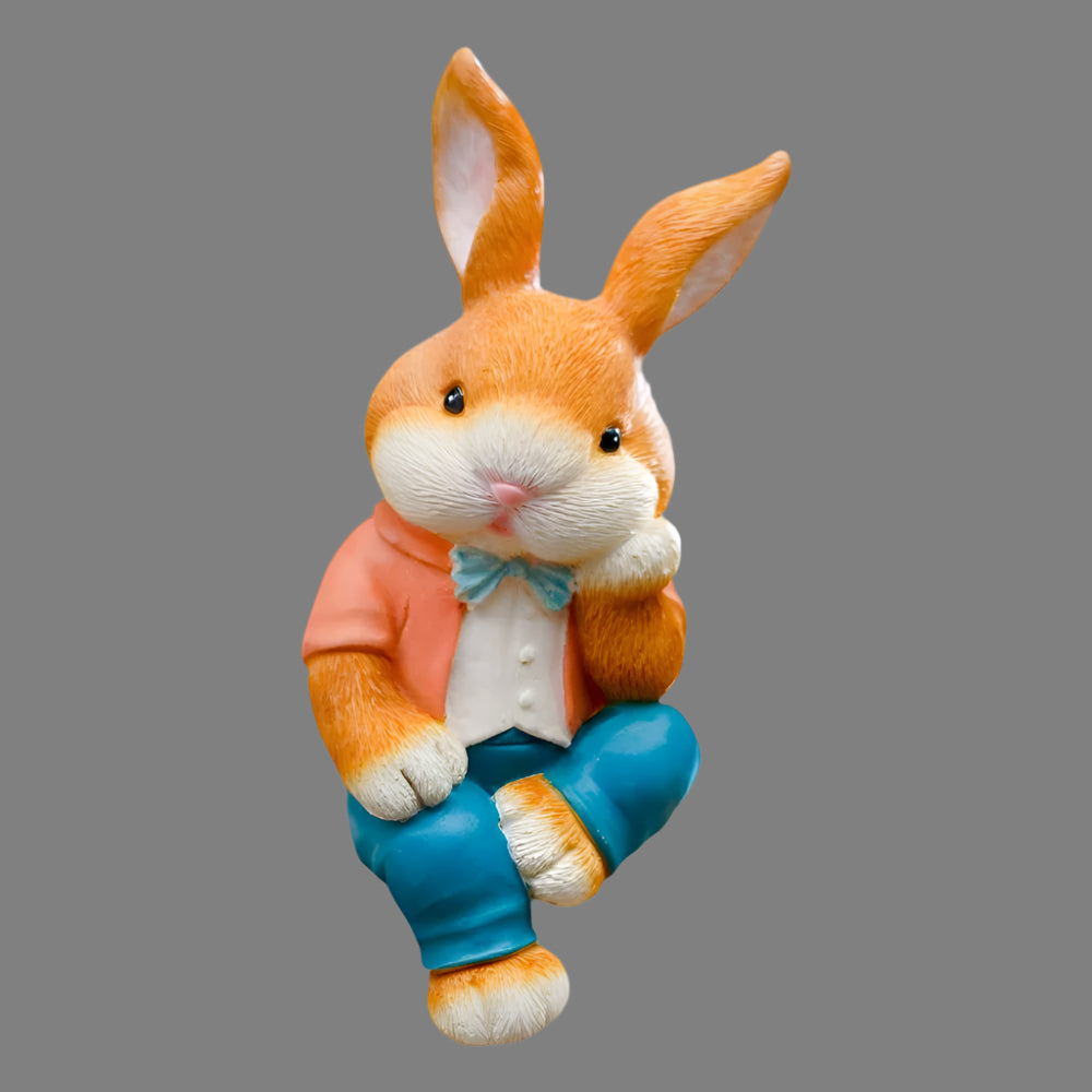 WhimsiBunny – Sitzende Kaninskulptur für spielerische und moderne Schreibtisch- oder Regaldekoration