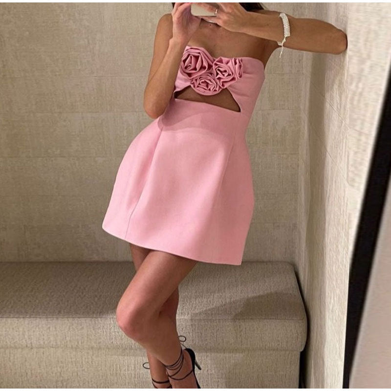 Rana - Trägerloses Minikleid mit Ausschnitt in Pastellrosa