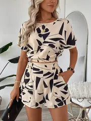 Ellie - Elegantes T-Shirt und Shorts mit geometrischem Liniendesign für Frauen