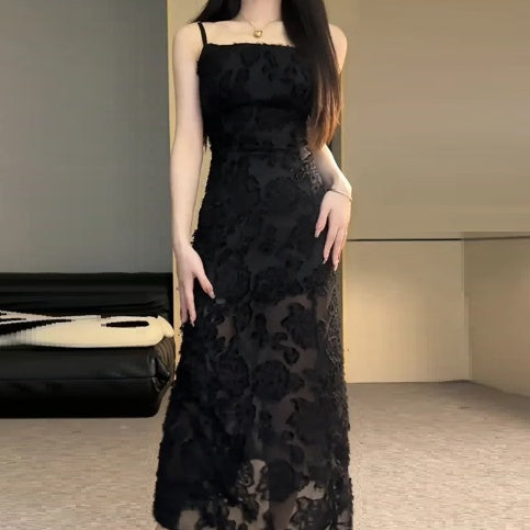 Selena - Schwarzes Maxikleid aus geblümter Spitze