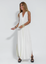 Weißes Kleid + schwarze Weste