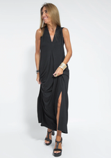 Schwarzes Kleid + schwarze Weste