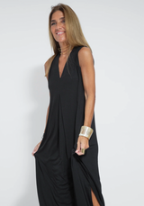 Schwarzes Kleid + türkisfarbene Weste
