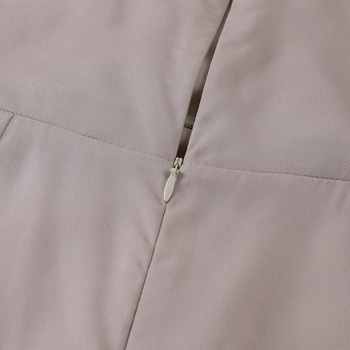 KLAUDIA - SATINIERTES KLEID MIT SCHLITZ