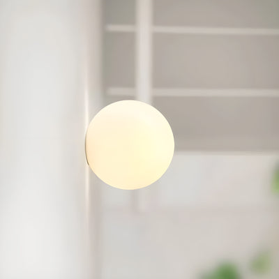 LumaGlow – Moderne Wandleuchte mit mattem Glas-Schirm und eleganter Basis