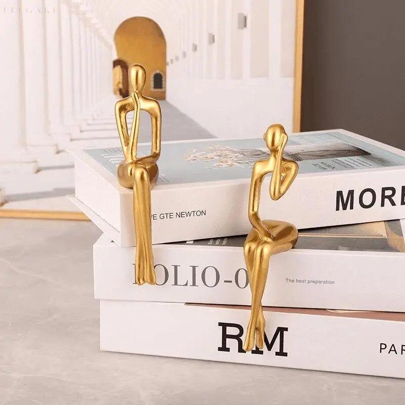 MindMuse – Goldene abstrakte Denkerstatuen in einzigartigen künstlerischen Positionen