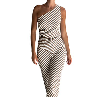 Andrea - Asymmetrischer Schnitt und elegantes Taillenset