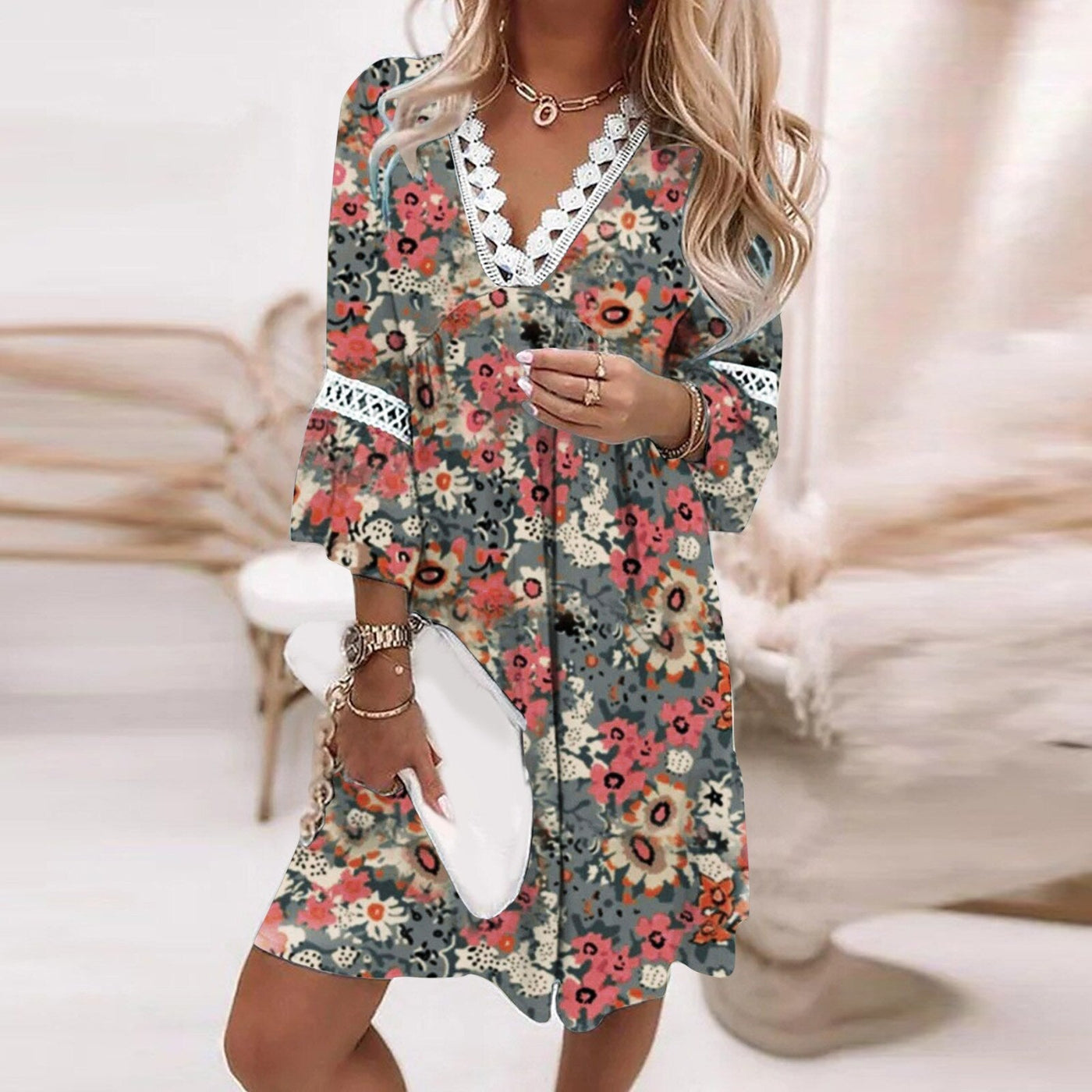 Geblümtes Kleid mit V-Ausschnitt für Damen