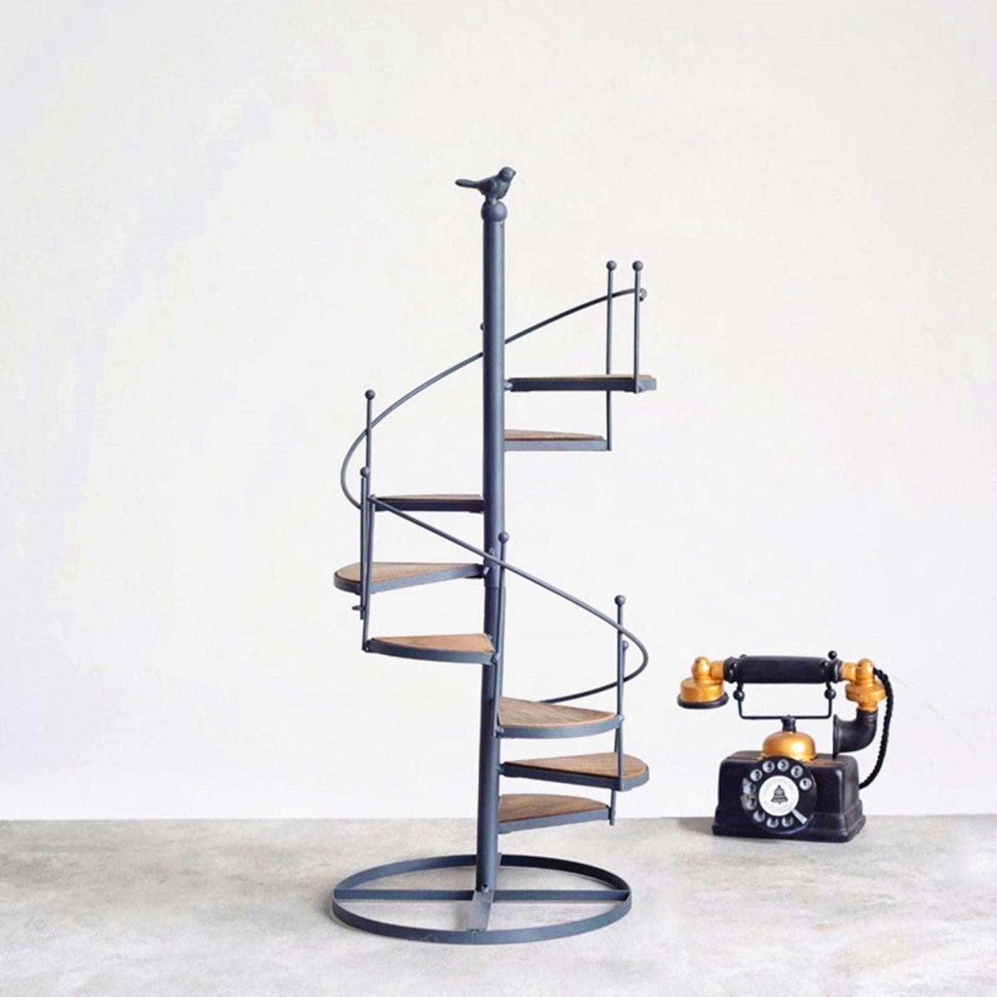 SpiraBloom Gestufter Pflanzenständer – Eleganter spiralförmiger Pflanzenständer für Balkon- und Gartenanlagen