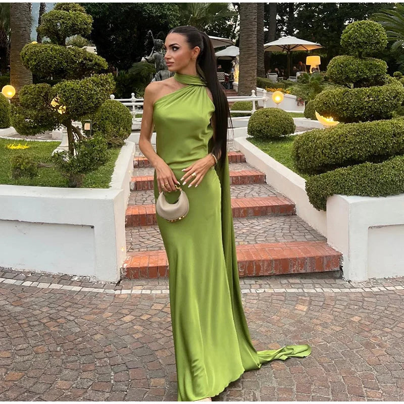 Elégance Nocturne – Elegantes Cocktailkleid mit Bindenausschnitt und offenem Rücken