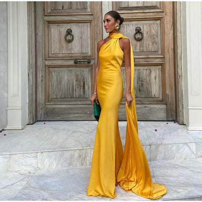 Elégance Nocturne – Elegantes Cocktailkleid mit Bindenausschnitt und offenem Rücken