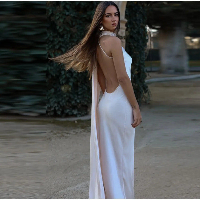 Elégance Nocturne – Elegantes Cocktailkleid mit Bindenausschnitt und offenem Rücken