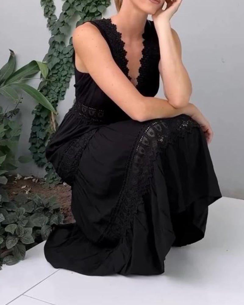 Loisa – Kleid mit V-Ausschnitt und Spitzenblende