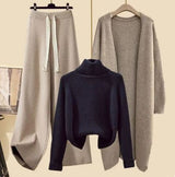Schwarz Pullover Aprikosenfarbene Hose und Aprikosenfarbener Blazer