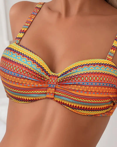 Zweiteiliger Badeanzug mit gestreiftem Bikini-Top
