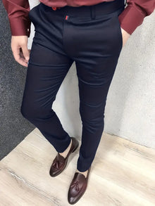 Navy blau