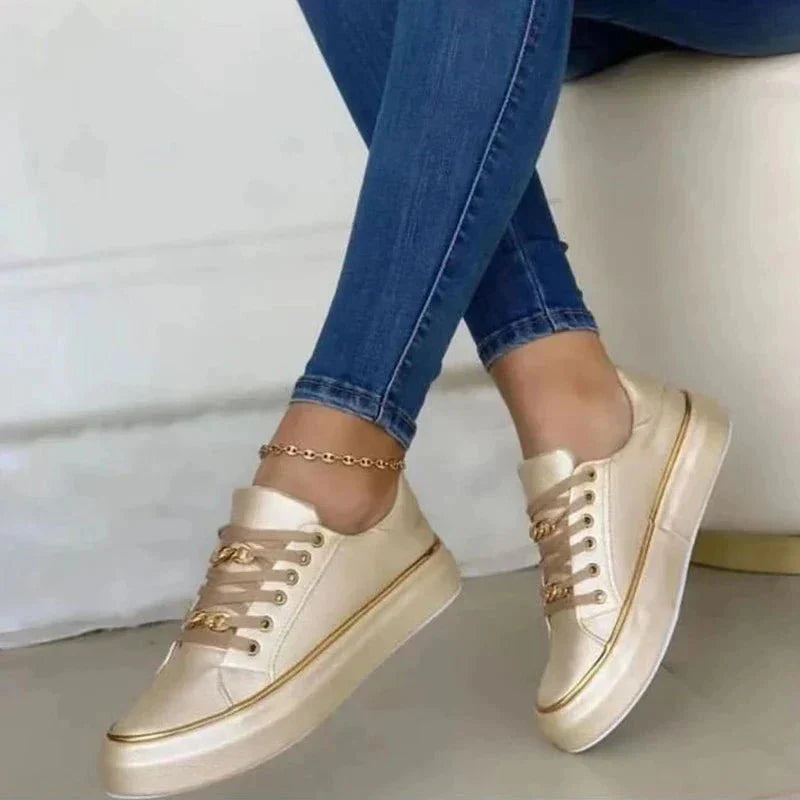 Ella - Modische Sneakers mit Ketten