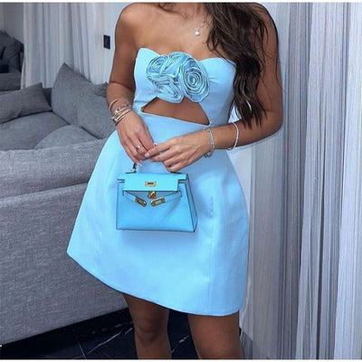 Rana - Trägerloses Minikleid mit Ausschnitt in Pastellrosa