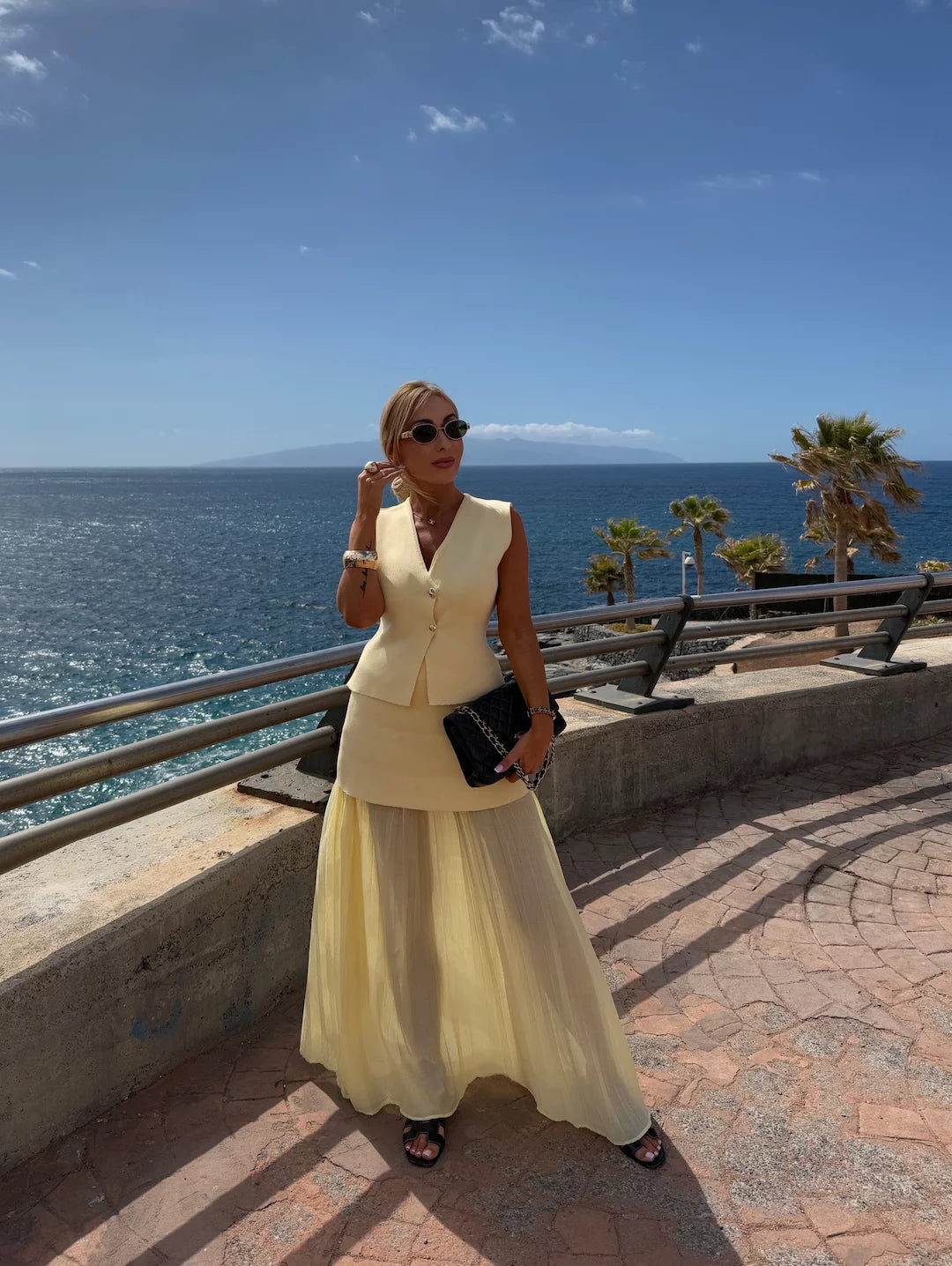 Lorine Set mit plissiertem Rock und Knopfleiste