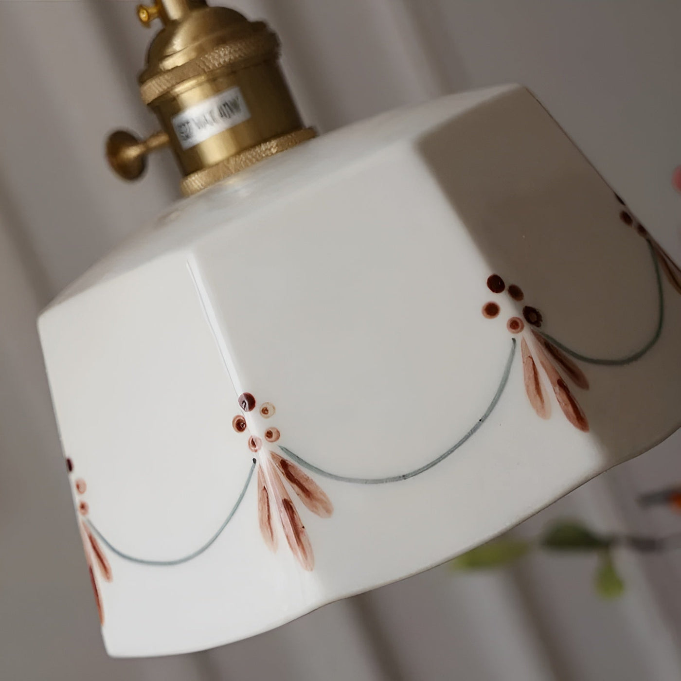 CeramiGlow – Elegante Pendellampe mit klassischem Muster aus Keramik